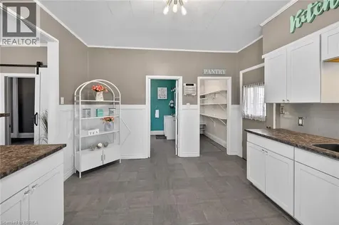 27 High Street Brantford ON N3R 3Y3