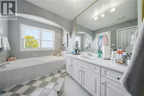 23 Edgewater Drive Stoney Creek ON L8E 4Z2