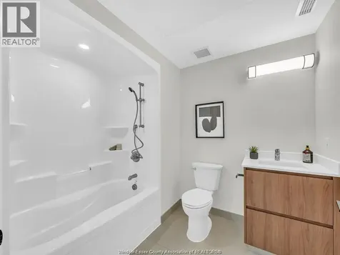11646 Tecumseh Road East Windsor ON N8N 1L7