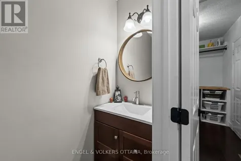 49 Kittiwake Drive Ottawa ON K2S 1Z8