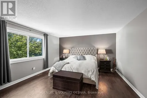 49 Kittiwake Drive Ottawa ON K2S 1Z8