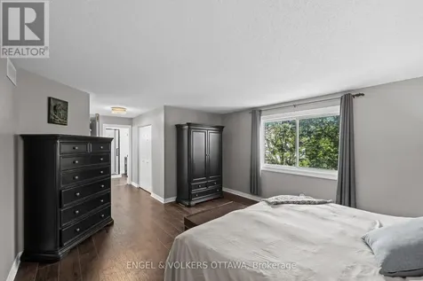 49 Kittiwake Drive Ottawa ON K2S 1Z8