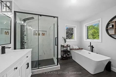 49 Kittiwake Drive Ottawa ON K2S 1Z8