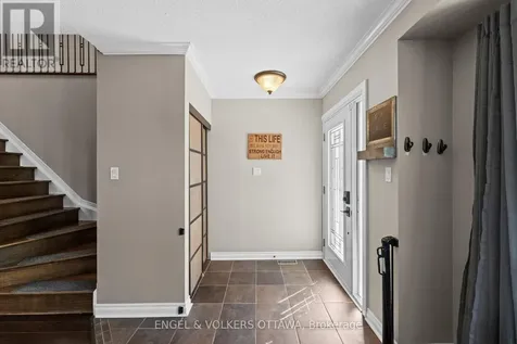 49 Kittiwake Drive Ottawa ON K2S 1Z8