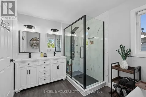 49 Kittiwake Drive Ottawa ON K2S 1Z8