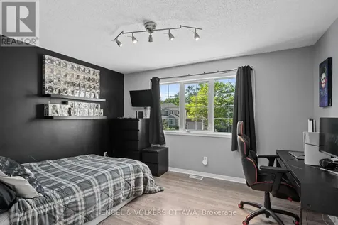 49 Kittiwake Drive Ottawa ON K2S 1Z8