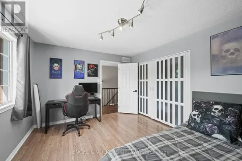 49 Kittiwake Drive Ottawa ON K2S 1Z8
