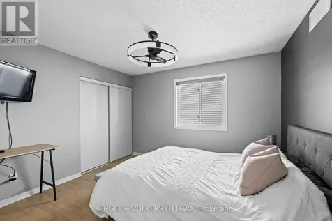 49 Kittiwake Drive Ottawa ON K2S 1Z8
