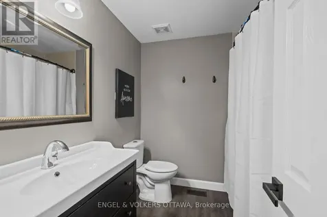 49 Kittiwake Drive Ottawa ON K2S 1Z8