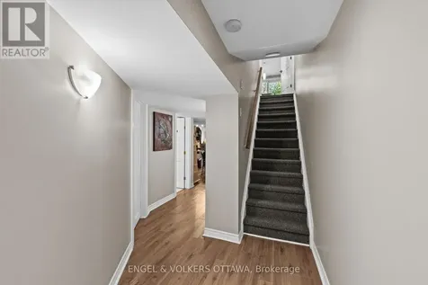 49 Kittiwake Drive Ottawa ON K2S 1Z8