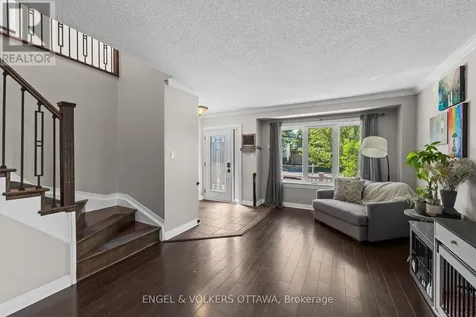 49 Kittiwake Drive Ottawa ON K2S 1Z8