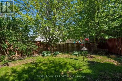 49 Kittiwake Drive Ottawa ON K2S 1Z8