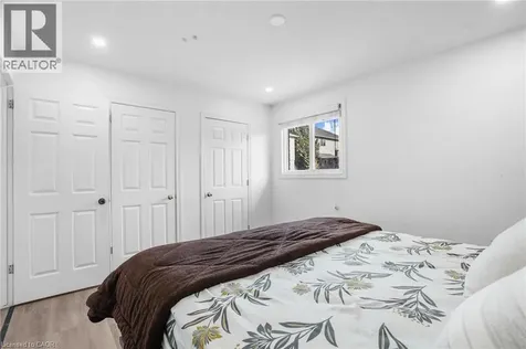 8 Bradley Lane Brantford ON N3T 6R5