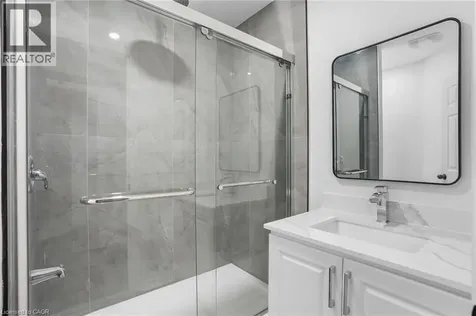 8 Bradley Lane Brantford ON N3T 6R5