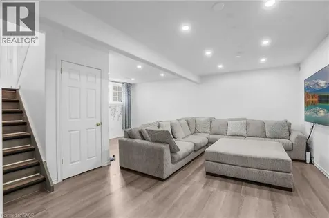 8 Bradley Lane Brantford ON N3T 6R5
