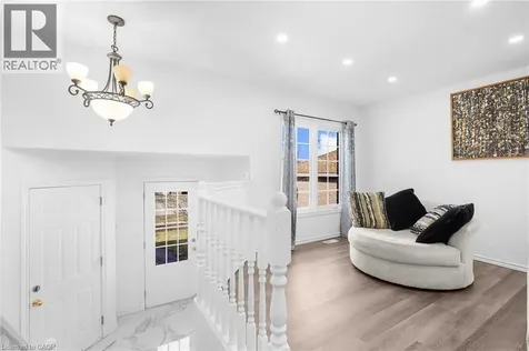 8 Bradley Lane Brantford ON N3T 6R5