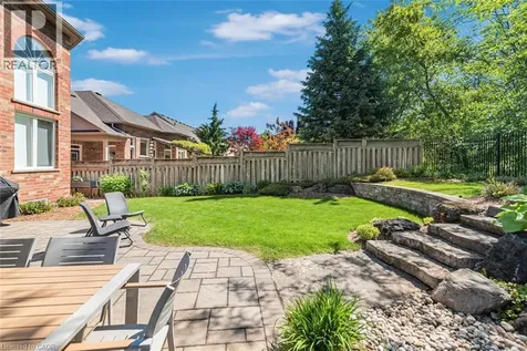 178 Valmont Court Ancaster ON L9G 5A1