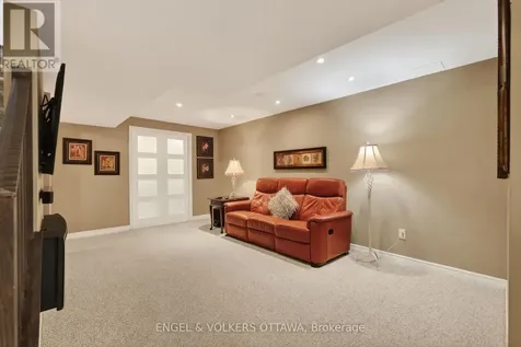 260 Bulrush Crescent Ottawa ON K1T 0E5