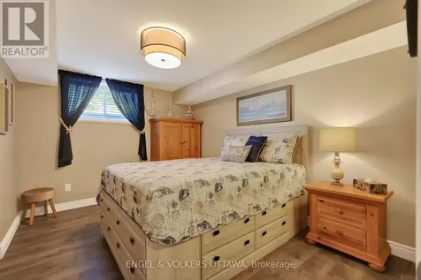 260 Bulrush Crescent Ottawa ON K1T 0E5
