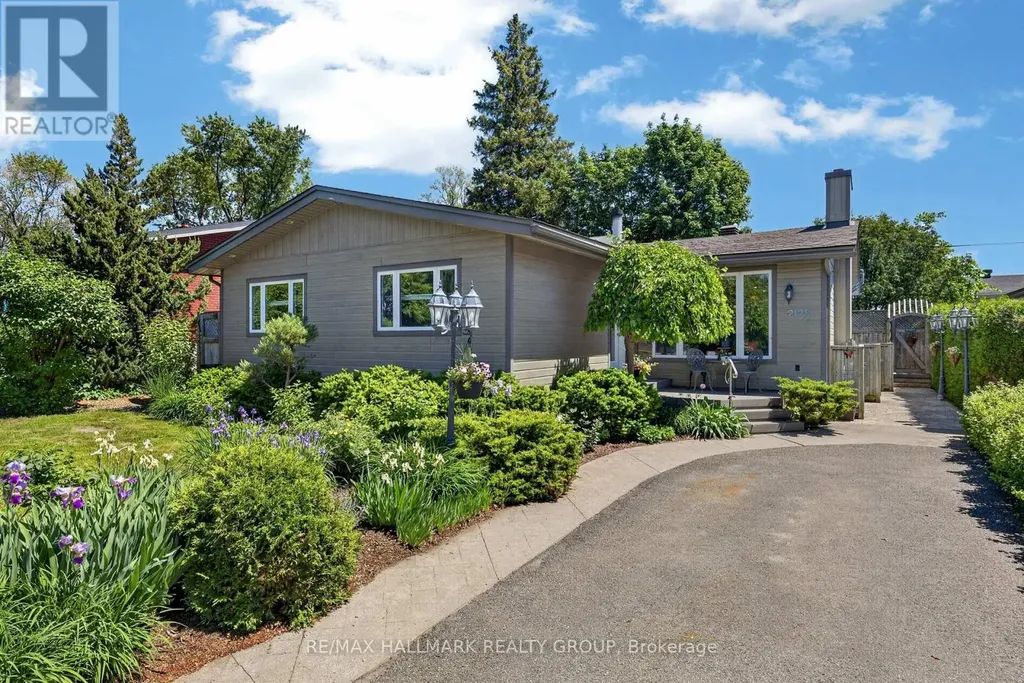 2128 Benjamin Avenue Ottawa ON K2A 1P4