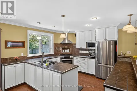 2128 Benjamin Avenue Ottawa ON K2A 1P4
