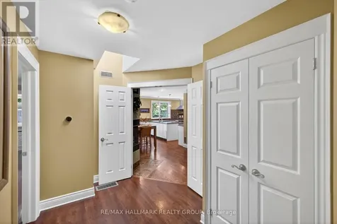 2128 Benjamin Avenue Ottawa ON K2A 1P4