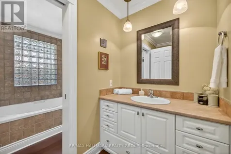 2128 Benjamin Avenue Ottawa ON K2A 1P4