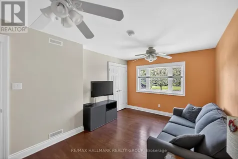 2128 Benjamin Avenue Ottawa ON K2A 1P4