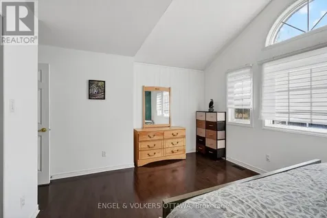 1033 Como Crescent Ottawa ON K4A 3Z5