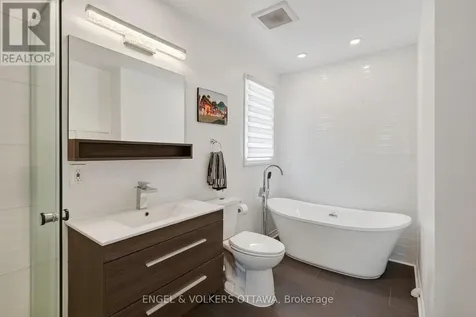 1033 Como Crescent Ottawa ON K4A 3Z5