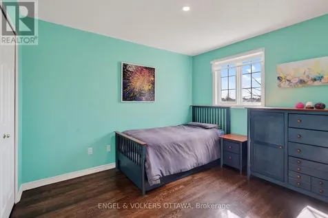 1033 Como Crescent Ottawa ON K4A 3Z5