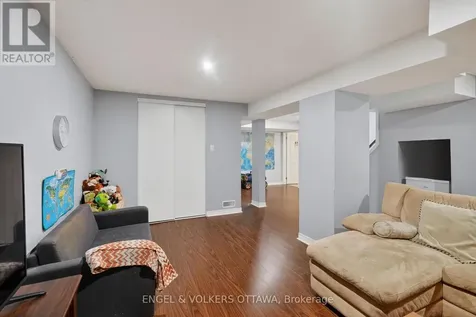 1033 Como Crescent Ottawa ON K4A 3Z5