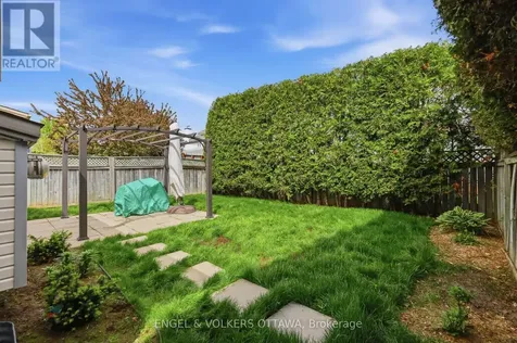 1033 Como Crescent Ottawa ON K4A 3Z5