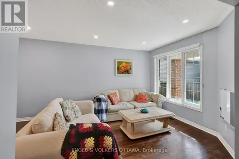 1033 Como Crescent Ottawa ON K4A 3Z5