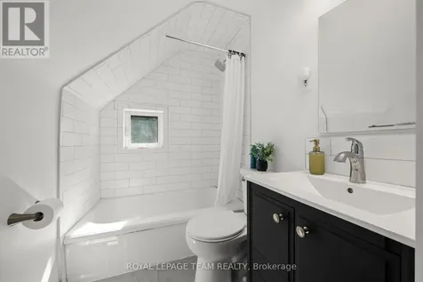 1386 Randall Avenue Ottawa ON K1H 7R3