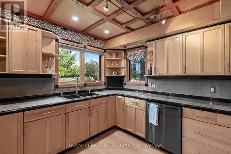 1386 Randall Avenue Ottawa ON K1H 7R3