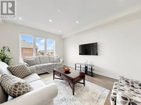 2715 Sapphire Drive Pickering ON L1X 0G3