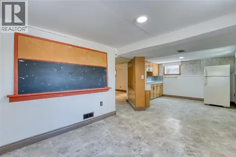 1507 Langlois Windsor ON N8X 4M3