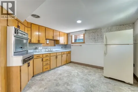 1507 Langlois Windsor ON N8X 4M3