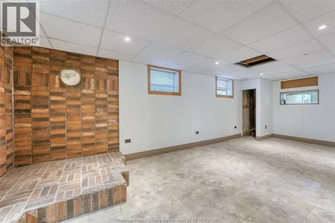 1507 Langlois Windsor ON N8X 4M3