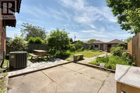 1507 Langlois Windsor ON N8X 4M3