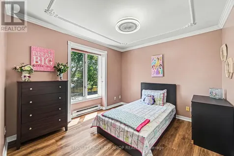 78 Meadowbank Drive Ottawa ON K2G 0P5