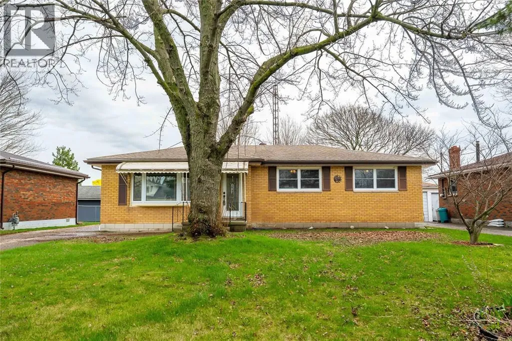 28 Highland Drive Wallaceburg ON N8A 2K4