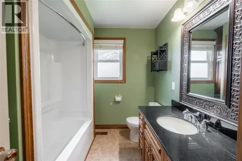 28 Highland Drive Wallaceburg ON N8A 2K4