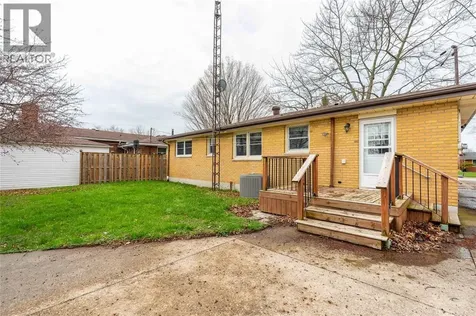 28 Highland Drive Wallaceburg ON N8A 2K4