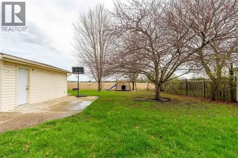 28 Highland Drive Wallaceburg ON N8A 2K4