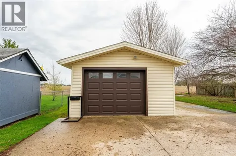 28 Highland Drive Wallaceburg ON N8A 2K4