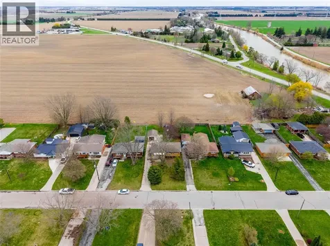 28 Highland Drive Wallaceburg ON N8A 2K4