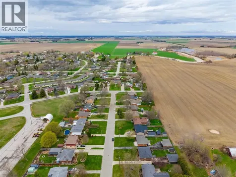 28 Highland Drive Wallaceburg ON N8A 2K4