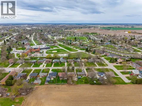 28 Highland Drive Wallaceburg ON N8A 2K4
